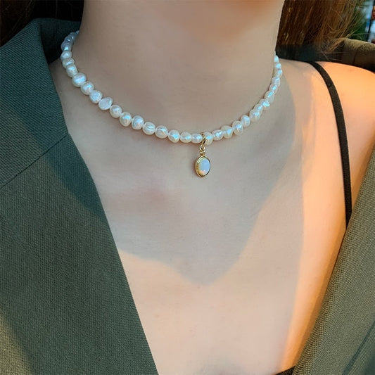 Collier perles blanches pendentif pierre de lune plaqué or – Léo