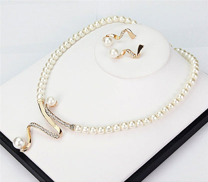 Collier pendentif ondulé et boucles d’oreilles perles plaqué or – Lise