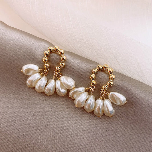 Boucles d’oreilles pendantes perles baroques plaqué or – Lise