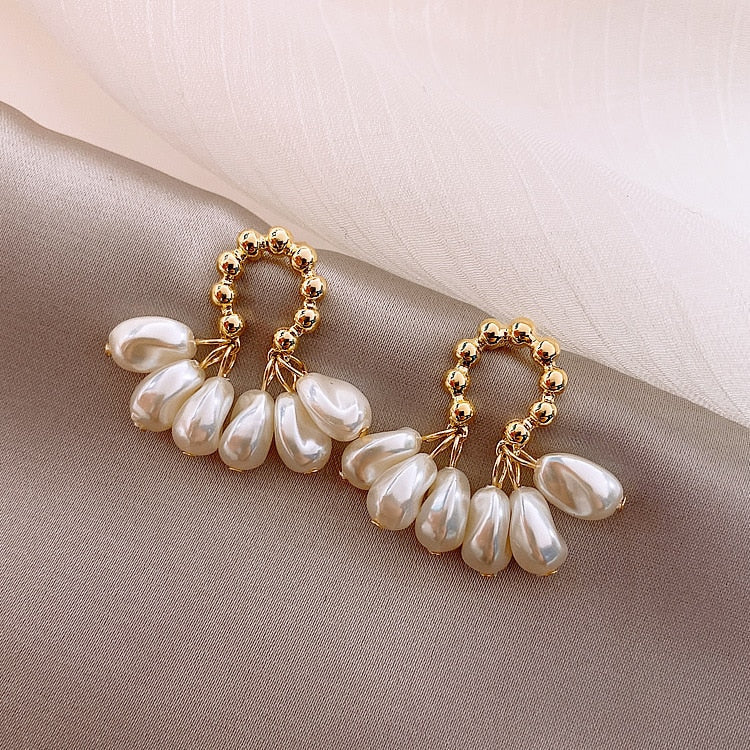 Boucles d’oreilles pendantes perles baroques plaqué or – Lise