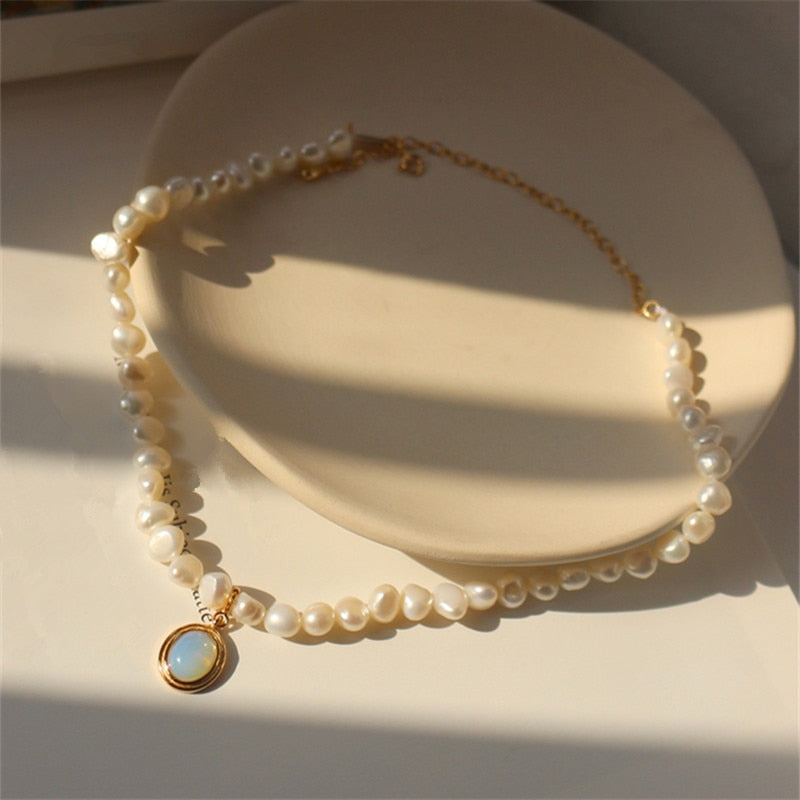 Collier perles blanches pendentif pierre de lune plaqué or – Léo