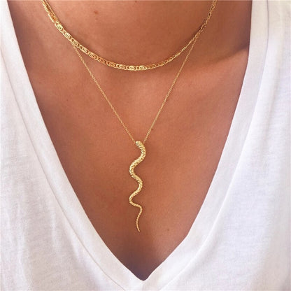 Collier pendentif serpent fin texturé or – Léo
