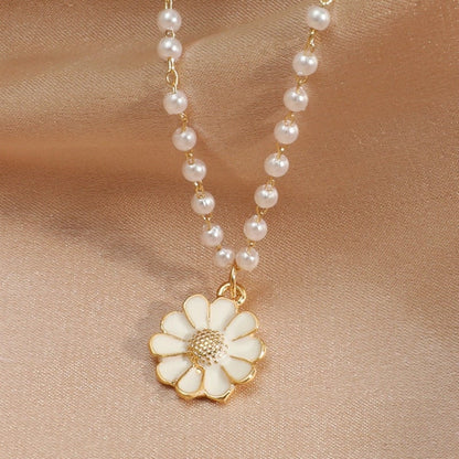 Collier perles pendentif marguerite – Lise