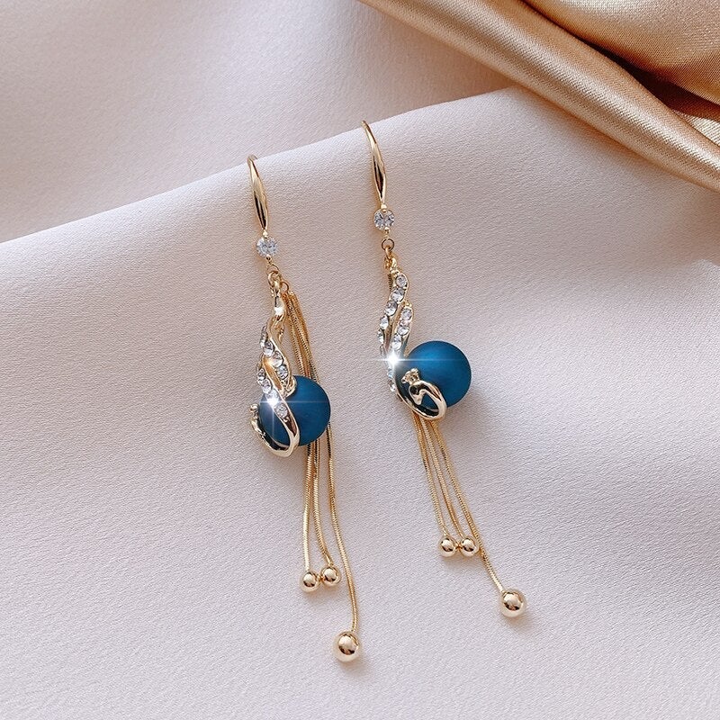 Boucles d’oreilles pendantes plaqué or perles bleues – Lila