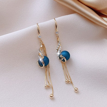 Boucles d’oreilles pendantes plaqué or perles bleues – Lila