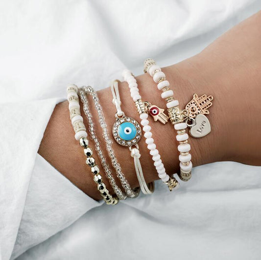 Bracelets perles blanches dorées Hamsa – Lina