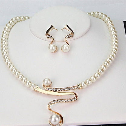 Collier pendentif ondulé et boucles d’oreilles perles plaqué or – Lise