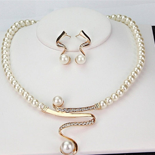 Collier perles naturelles pendentif doré cristaux – Léa