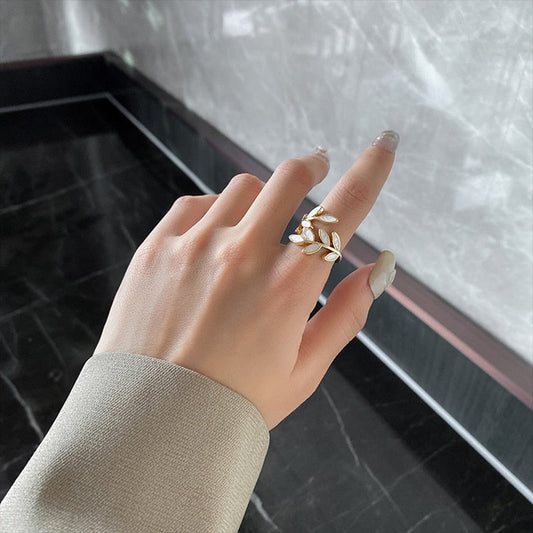 Bague feuille délicate Or incrustée – Léa