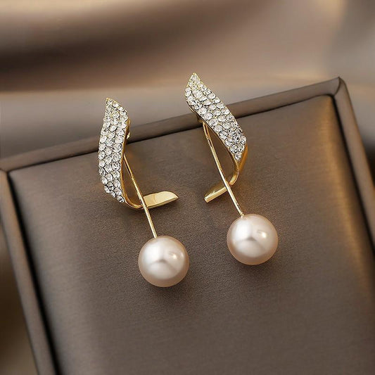 Boucles d’oreilles perles suspendues or pavé – Lila