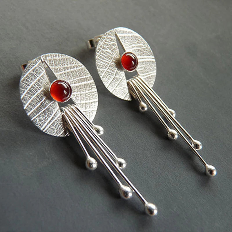 Boucles d’oreilles pendantes ajourées argent pierre rouge – Lise