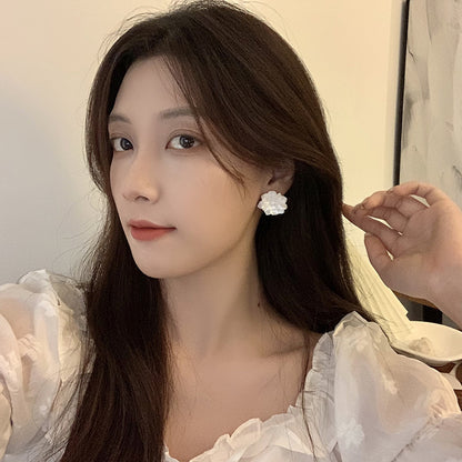 Boucles d’oreilles pétale blanc brillant résine – Lila