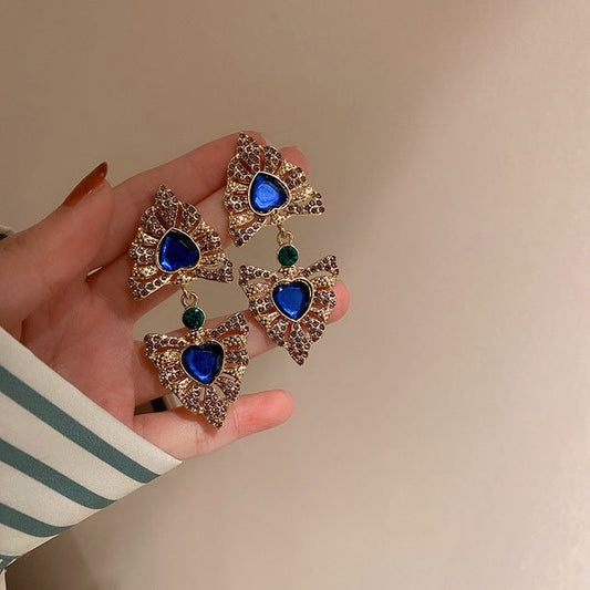 Boucles d’oreilles pendantes cœur bleu cristaux – Lila