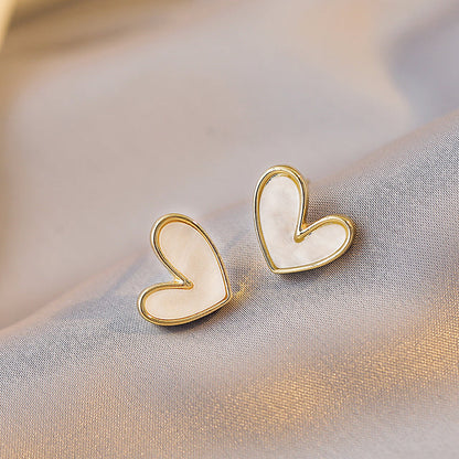 Clous d’oreilles cœur nacré plaqué or – Lila