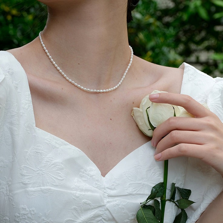 Collier perles ovales blanc nacré – Lise