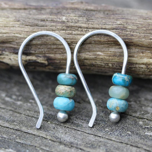 Boucles d’oreilles pendantes argent perles turquoise – Lila