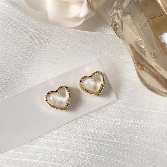 Clous d’oreilles cœur contour doré centre transparent – Lise