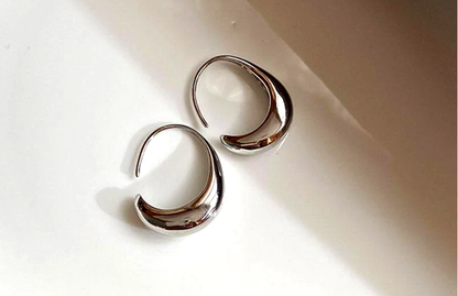 Créoles lisses plaqué or moyenne – Léa