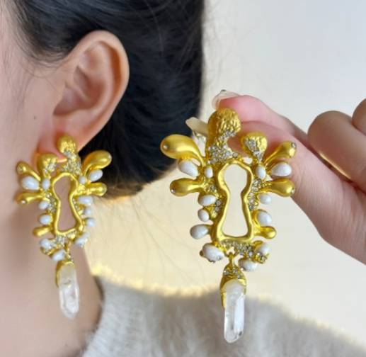 Boucles d’oreilles pendantes corail or perles – Lila