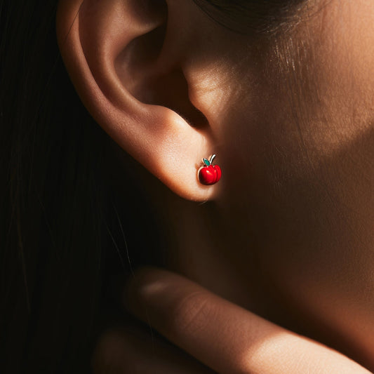 Clous d’oreilles mini pomme résine rouge argent – Lila
