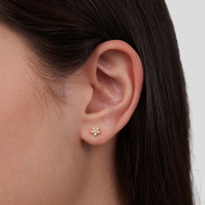Clous d’oreilles fleur perle blanche or – Lila
