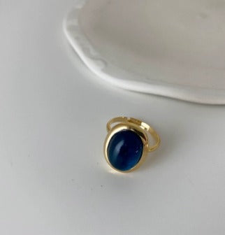 Bague cabochon opale bleue or – Lise