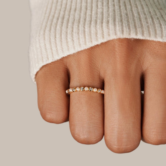 Bague fine dorée perles cristaux – Lila