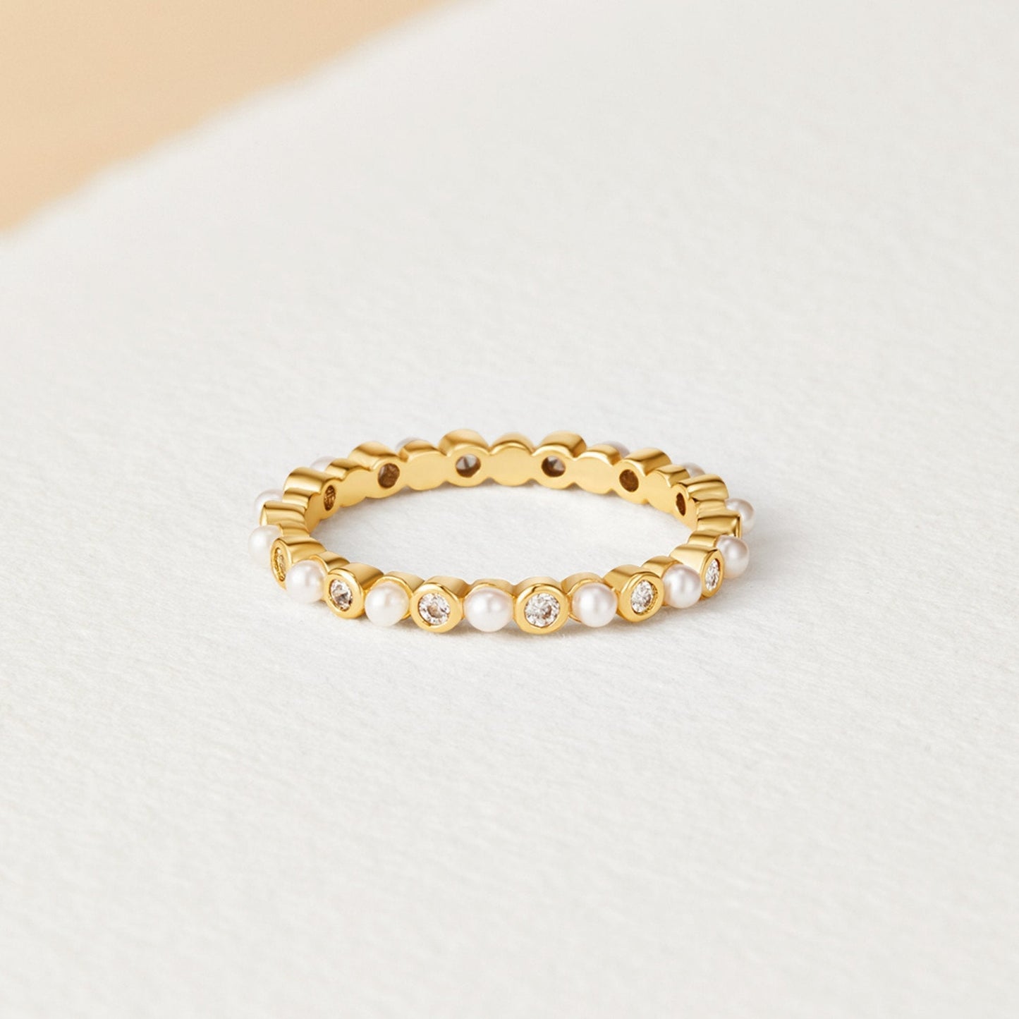 Bague fine dorée perles cristaux – Lila
