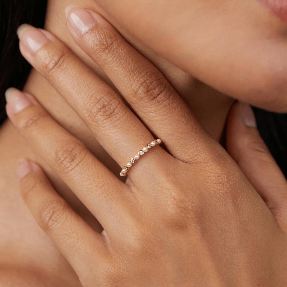 Bague fine dorée perles cristaux – Lila