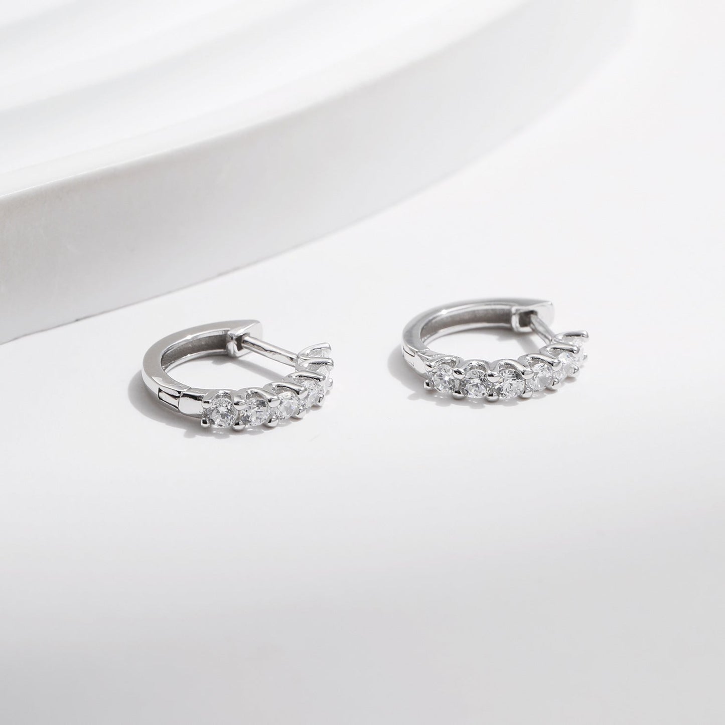 Créoles fines argent pierres claires – Clara