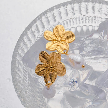 Boucles d'oreilles en perles à fleur de luxe plaquées or
