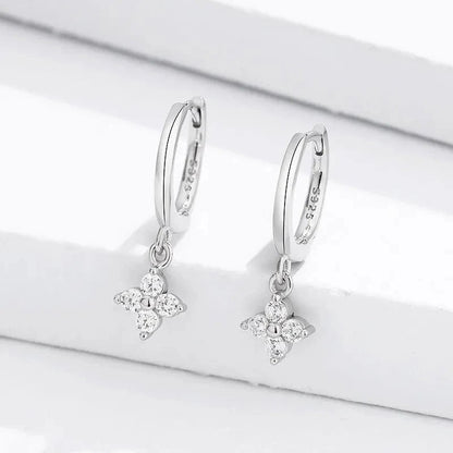Boucles d'oreilles à quatre feuilles avec zircon