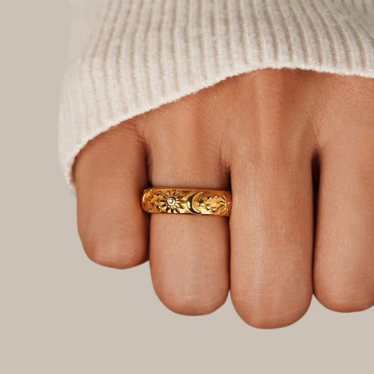 Bague ornements célestes or pierre claire – Éloïse