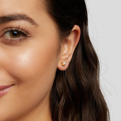 Clous d’oreilles or perle centrale – Emy