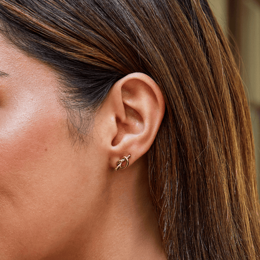 Clous d’oreilles torsadés nœud Or – Léo