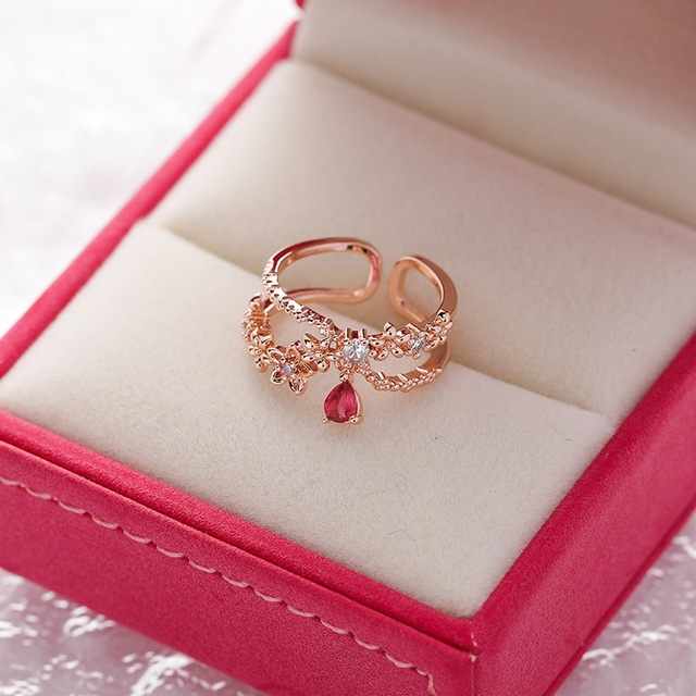 Bague ajustable goutte cristal rouge plaqué or – Lise