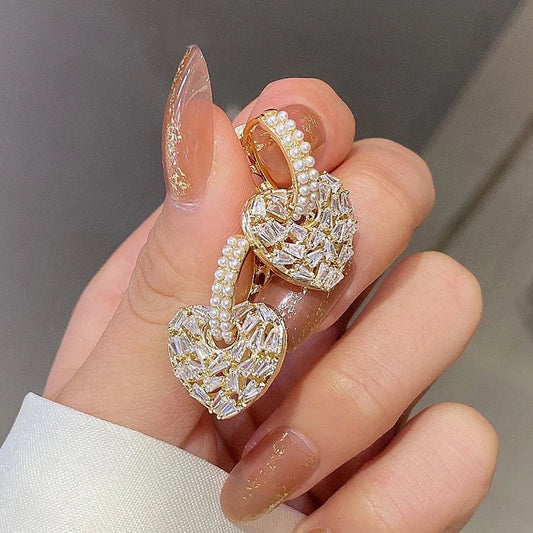 Boucles d’oreilles pendantes cœur plaqué or perles – Lila