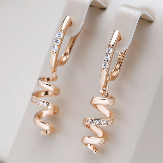 Boucles d’oreilles pendantes spiralées plaqué or zirconium – Lise