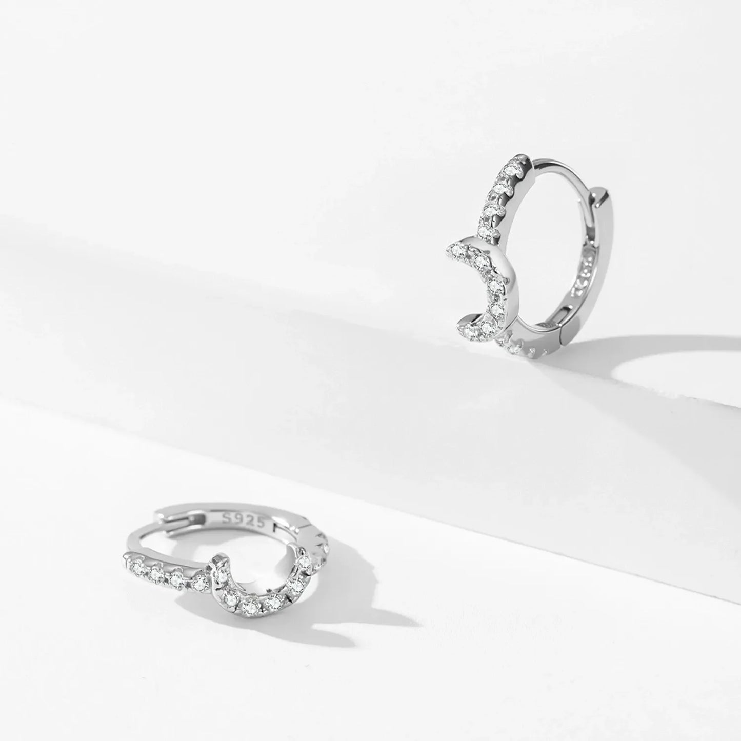 Créoles demi-lune en argent et diamants – Anaïs