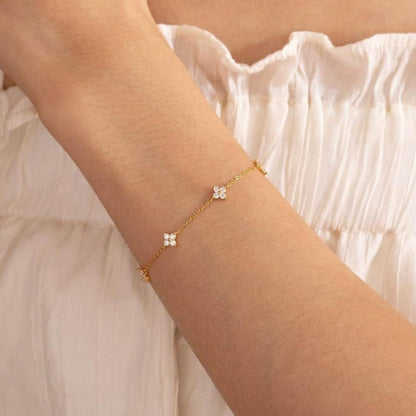 Bracelet fin floral cristaux plaqué or – Mia