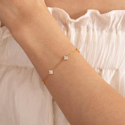Bracelet fin floral cristaux plaqué or – Mia