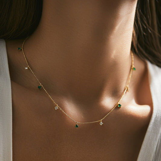 Collier chaîne fines perles vertes blanc – Lila