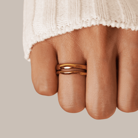 Bague ondulée minimaliste Or – Lila