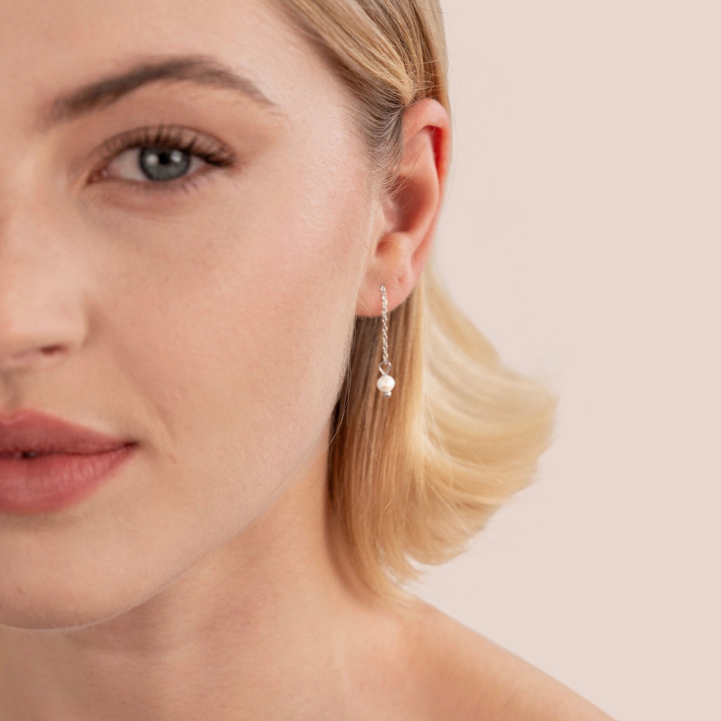 Boucles d’oreilles pendantes argent perle – Lina