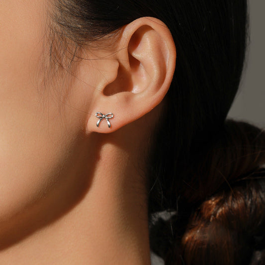 Clous d’oreilles nœud argent – Lise
