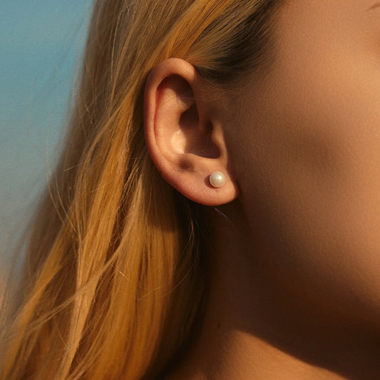 Clous d’oreilles perle blanche moyenne – Noor