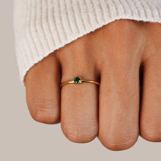 Bague fine solitaire or pierre verte – Lise