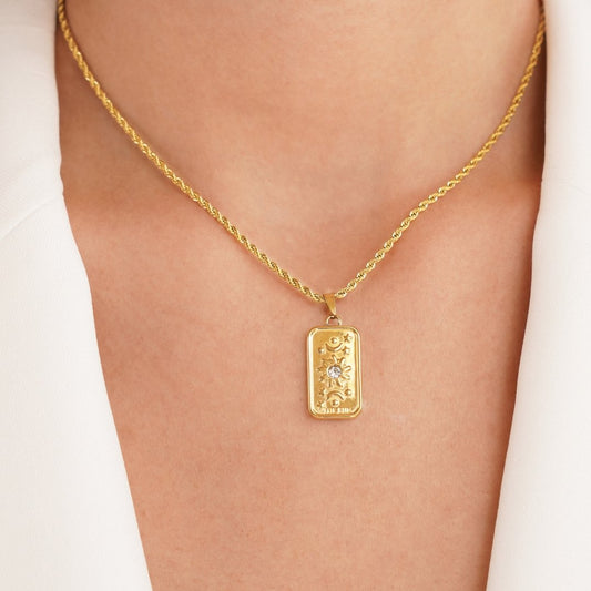 Collier pendentif floral rectangulaire plaqué or – Léa