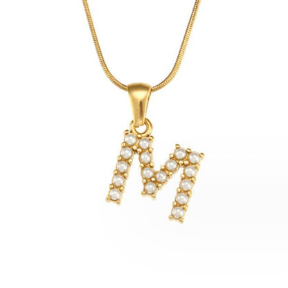 Collier doré avec pendentif lettre Perle – Sanne
