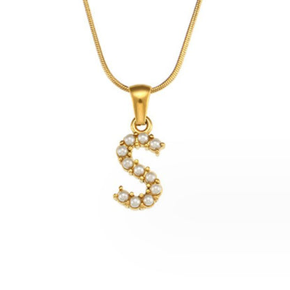 Collier doré avec pendentif lettre Perle – Sanne